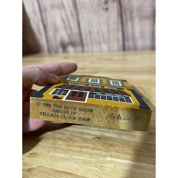 The Cat's Meow Village Clock Shop 1986 Signed 4x5” - Picture 5 of 7